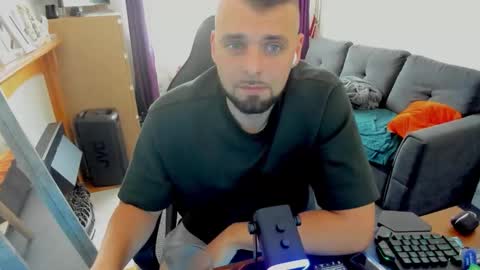 Snapshot of justforfunchriss chatting on October 30, 10:27 am justforfunchriss online show from October 30, 10:27 am