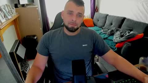 Snapshot of justforfunchriss chatting on October 31, 9:10 am justforfunchriss online show from October 31, 9:10 am