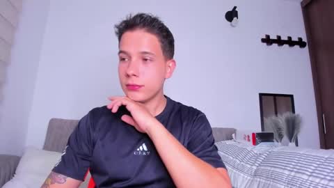 Snapshot of justin_biker chatting on March 1, 1:11 am justin_biker online show from March 1, 1:11 am