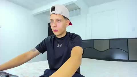 Snapshot of justin_biker chatting on September 16, 12:00 am justin_biker online show from September 16, 12:00 am