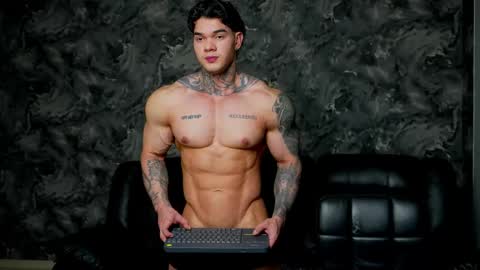 Snapshot of justin_clark1 chatting on March 14, 2:06 am justin clark1 online show from March 14, 2:06 am