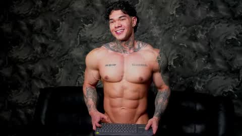 Snapshot of justin_clark1 chatting on March 28, 1:49 am justin clark1 online show from March 28, 1:49 am