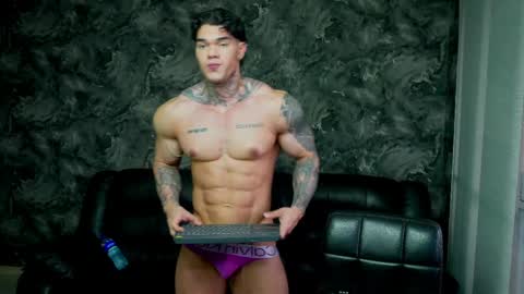 Snapshot of justin_clark1 chatting on March 28, 10:53 pm justin clark1 online show from March 28, 10:53 pm