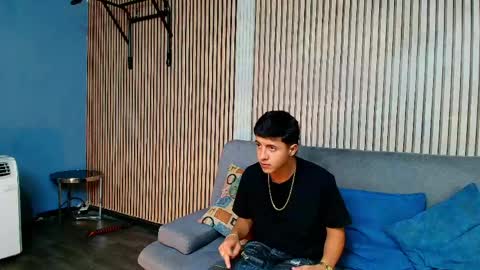Snapshot of justin_ortiz chatting on May 29, 9:35 pm Justin Ortiz online show from May 29, 9:35 pm
