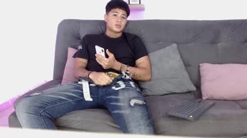 Snapshot of justin_roi chatting on March 5, 12:44 pm Jestin online show from March 5, 12:44 pm