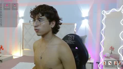 Snapshot of justin_tay1 chatting on March 2, 5:08 am justin online show from March 2, 5:08 am