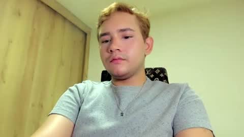 justin_taylorrrr online show from June 30, 11:06 pm