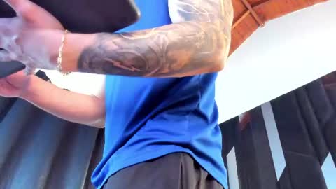 Snapshot of justin_whitejs chatting on June 16, 7:33 am Justin White online show from June 16, 7:33 am