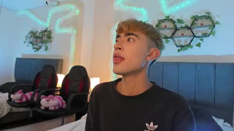 Justin online show from September 17, 11:45 am