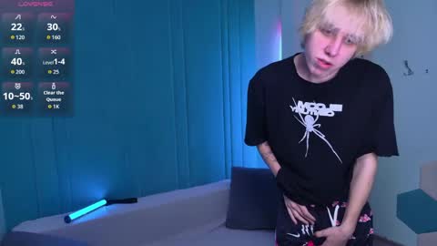 justTEEN online show from April 24, 10:18 am