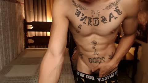 justine_hunk online show from January 17, 10:01 pm