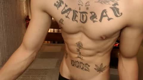 justine_hunk online show from March 6, 5:31 pm