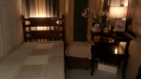 justine_hunk online show from April 2, 4:54 am