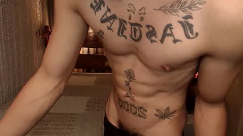 justine_hunk online show from April 14, 7:14 am