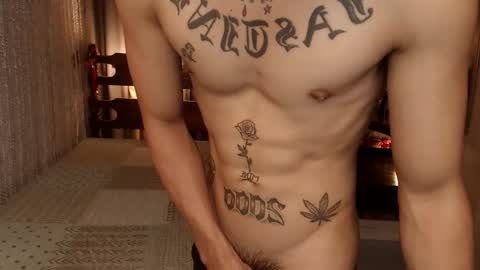 justine_hunk online show from April 14, 7:20 pm