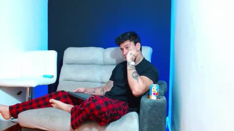 justinfuller_31 online show from February 15, 10:17 pm