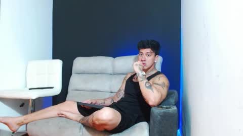 Snapshot of justinfuller_31 chatting on March 7, 7:33 pm justinfuller_31 online show from March 7, 7:33 pm