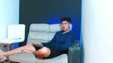 Snapshot of justinfuller_31 chatting on March 12, 7:20 pm justinfuller_31 online show from March 12, 7:20 pm