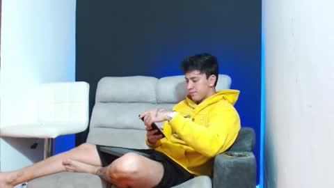 Snapshot of justinfuller_31 chatting on March 16, 9:19 pm justinfuller_31 online show from March 16, 9:19 pm