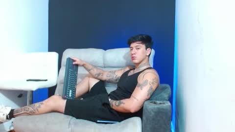 Snapshot of justinfuller_31 chatting on March 20, 6:13 pm justinfuller_31 online show from March 20, 6:13 pm