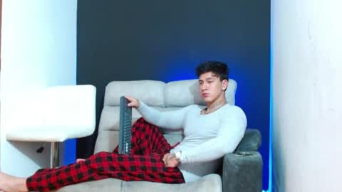 Snapshot of justinfuller_31 chatting on April 9, 6:57 pm justinfuller_31 online show from April 9, 6:57 pm