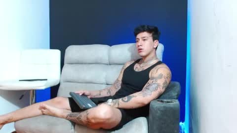 Snapshot of justinfuller_31 chatting on April 16, 10:45 pm justinfuller_31 online show from April 16, 10:45 pm