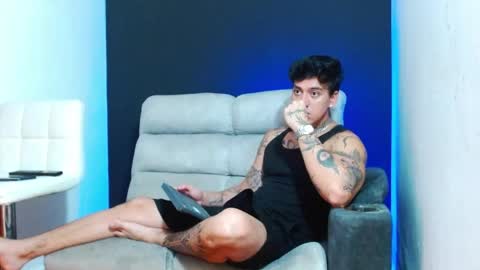 Snapshot of justinfuller_31 chatting on May 4, 6:59 pm justinfuller_31 online show from May 4, 6:59 pm