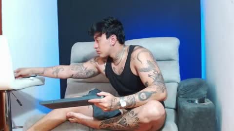 Snapshot of justinfuller_31 chatting on May 14, 6:04 pm justinfuller_31 online show from May 14, 6:04 pm