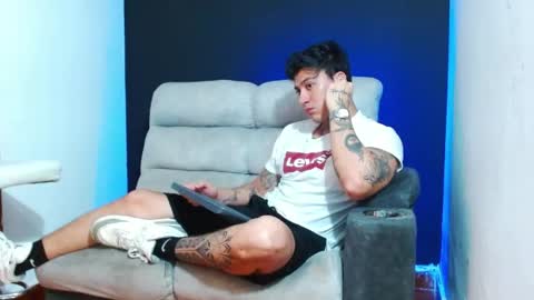 Snapshot of justinfuller_31 chatting on May 27, 3:03 am justinfuller_31 online show from May 27, 3:03 am