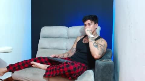 Snapshot of justinfuller_31 chatting on June 1, 1:57 pm justinfuller_31 online show from June 1, 1:57 pm
