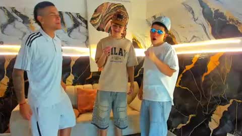 justingtime21 online show from June 11, 9:46 pm