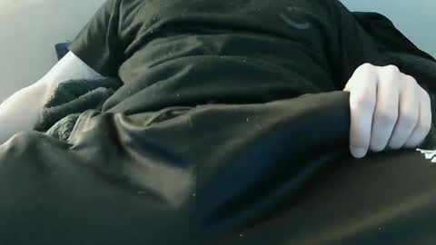 Snapshot of justinjaybee69 chatting on March 11, 11:48 pm Justinjaybee online show from March 11, 11:48 pm