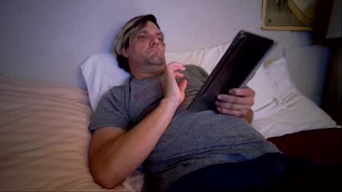 JustinNorthwood online show from November 12, 7:42 am