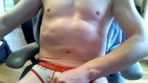 Justkelk12bi1 online show from May 20, 9:04 am