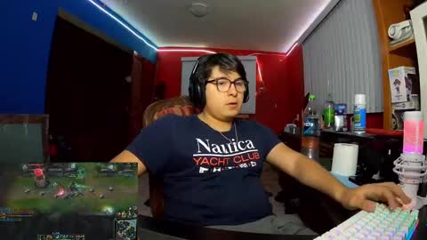 Snapshot of justsky117 chatting on December 23, 2:13 am justsky117 online show from December 23, 2:13 am