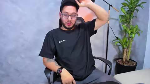 Snapshot of kaan_drakoss chatting on March 30, 3:18 am Kaan Annie online show from March 30, 3:18 am