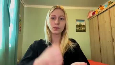 Snapshot of kacicasal chatting on July 4, 2:12 pm Mia 1st day here online show from July 4, 2:12 pm