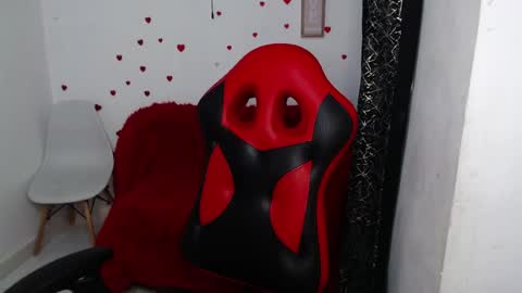 Snapshot of kael_fox chatting on April 5, 7:11 pm kael_fox online show from April 5, 7:11 pm