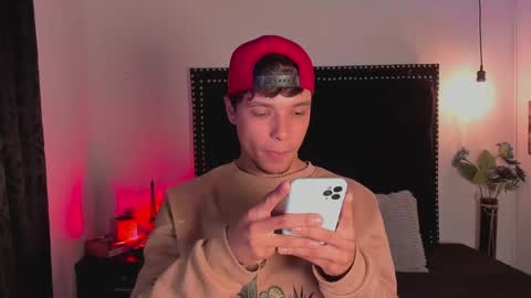 Snapshot of kael_owens chatting on February 9, 5:40 am Kael Owens online show from February 9, 5:40 am