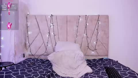 Snapshot of kaelaa18 chatting on December 20, 1:43 pm Kaela online show from December 20, 1:43 pm