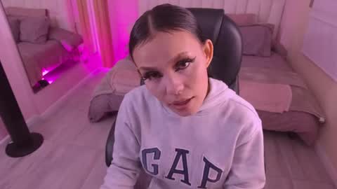Snapshot of kailie_travis chatting on May 30, 12:19 am Kailie online show from May 30, 12:19 am