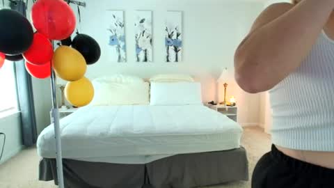 Snapshot of kaliii_jones chatting on June 24, 9:03 pm Kaliii jones online show from June 24, 9:03 pm