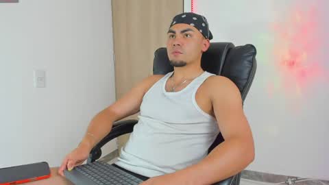 Snapshot of kalivan_voinesscu chatting on April 27, 6:22 am K A L I online show from April 27, 6:22 am