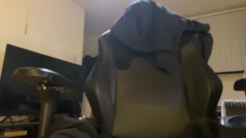 Snapshot of kalvadoz chatting on December 28, 10:55 pm Benji online show from December 28, 10:55 pm