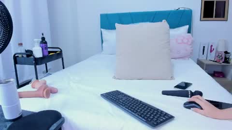 Snapshot of kam_lopez chatting on April 21, 9:17 pm Kamilalopez online show from April 21, 9:17 pm
