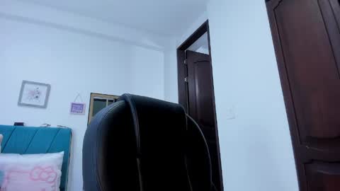 Snapshot of kam_lopez chatting on June 1, 10:44 pm Kamilalopez online show from June 1, 10:44 pm