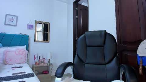 Snapshot of kam_lopez chatting on June 13, 8:07 pm Kamilalopez online show from June 13, 8:07 pm