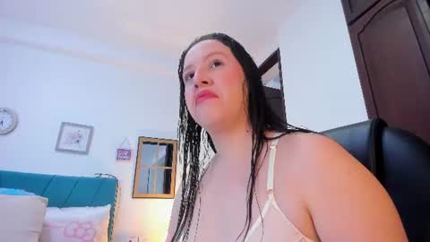 Snapshot of kam_lopez chatting on June 15, 9:17 pm Kamilalopez online show from June 15, 9:17 pm