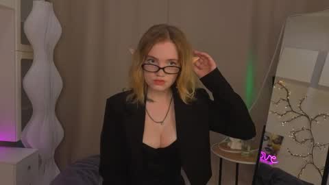 Emily online show from May 25, 6:08 am