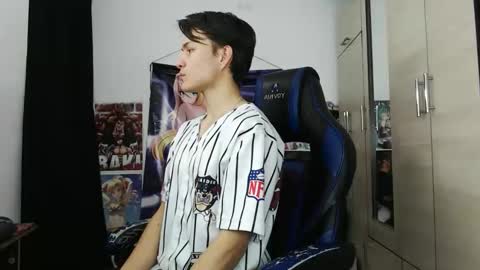 Snapshot of kanekixxxhot chatting on February 26, 12:15 pm andres online show from February 26, 12:15 pm